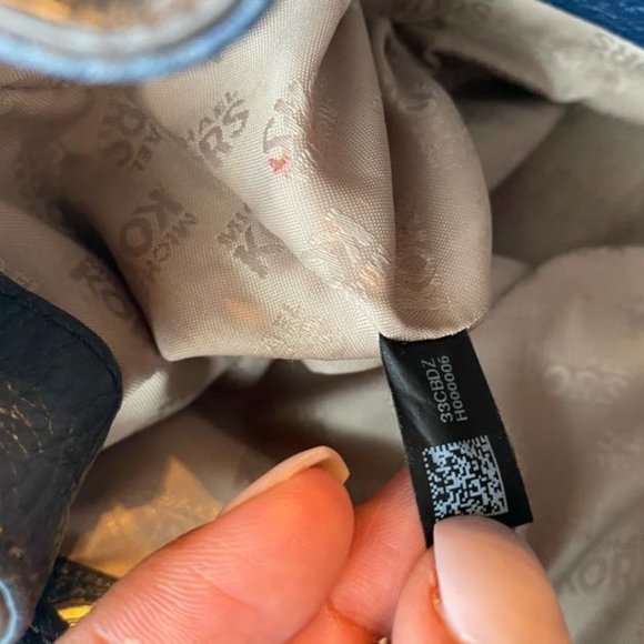 Michael Kors- small bucket bag - Picture 7 of 13